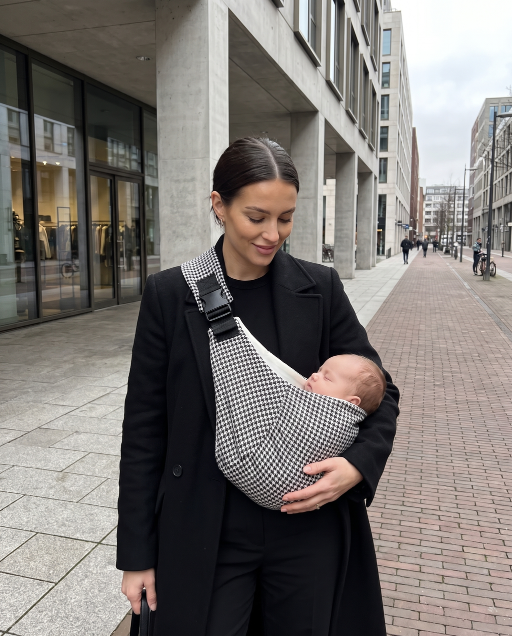 The Sling Check - mother with black white check sling