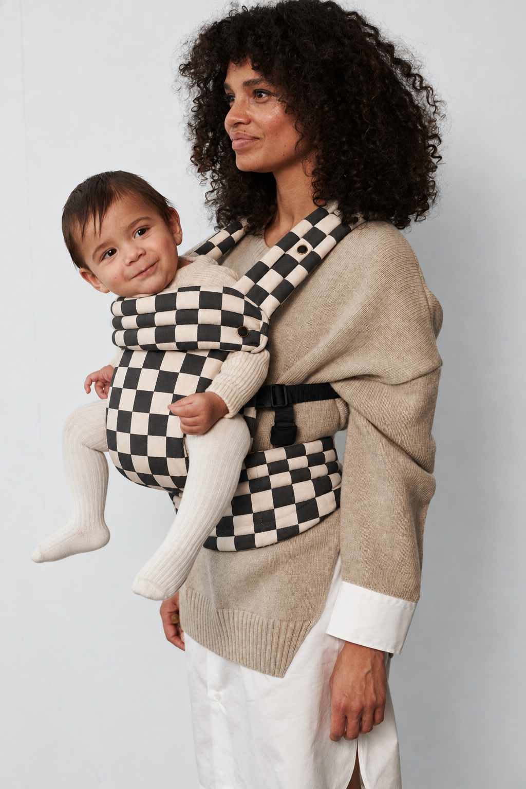 Mother and baby in the Née Checkerboard ergonomic baby carrier, front portrait