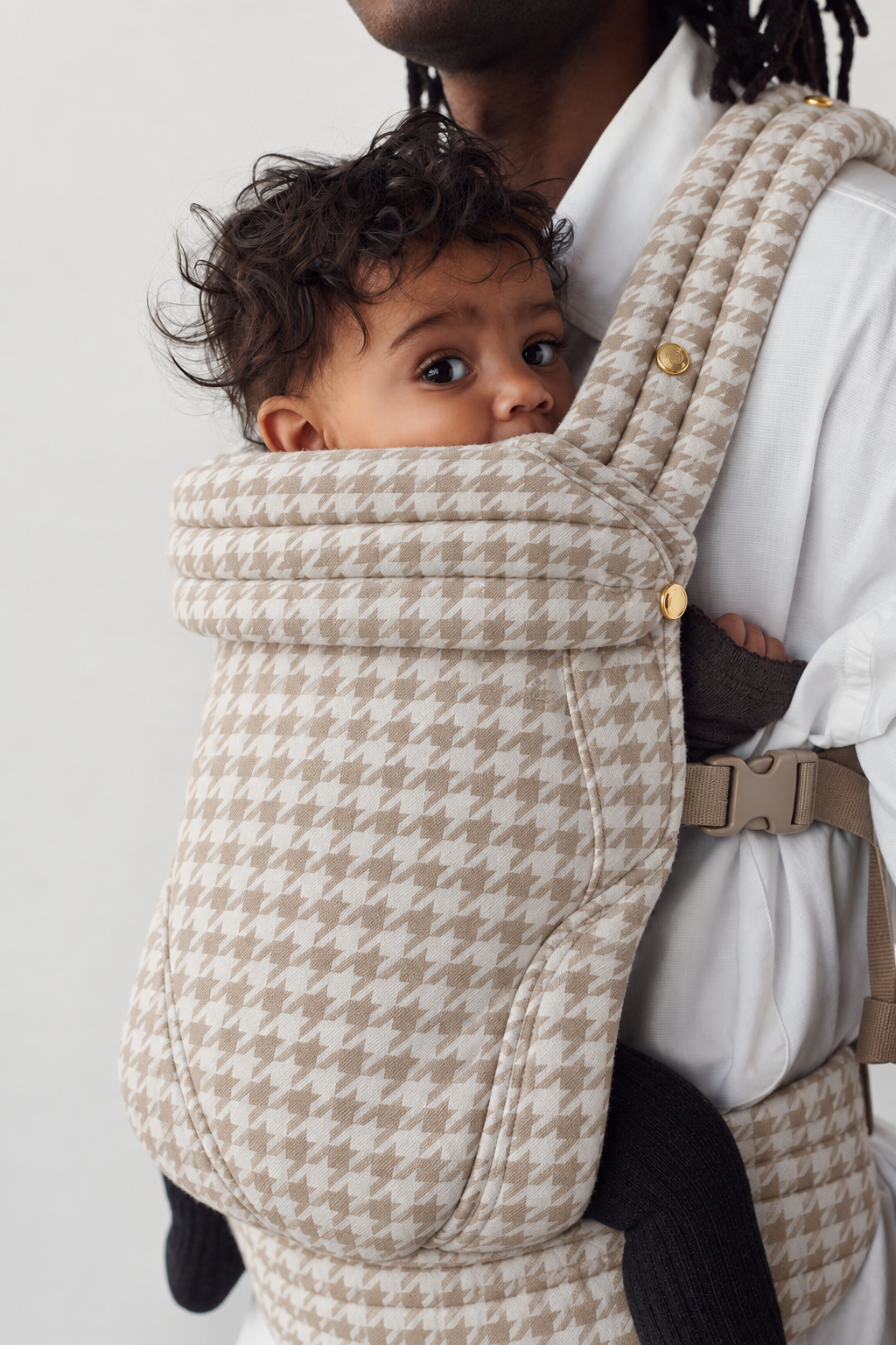 Close-up of baby in the Née Khaki Houndstooth ergonomic baby carrier