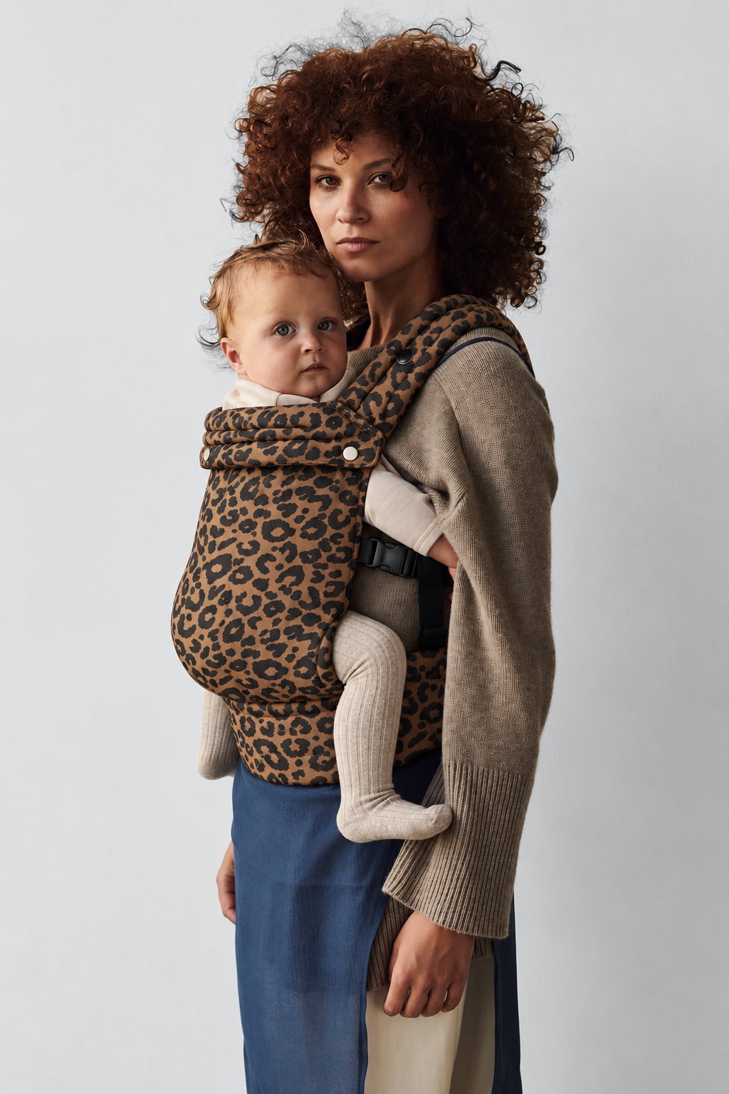 Mother and baby in the Née Leopard Print ergonomic baby carrier, front portrait